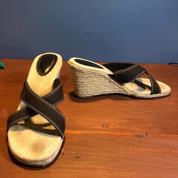 Ann Taylor loft wedge/sandal - Picture 2 of 3